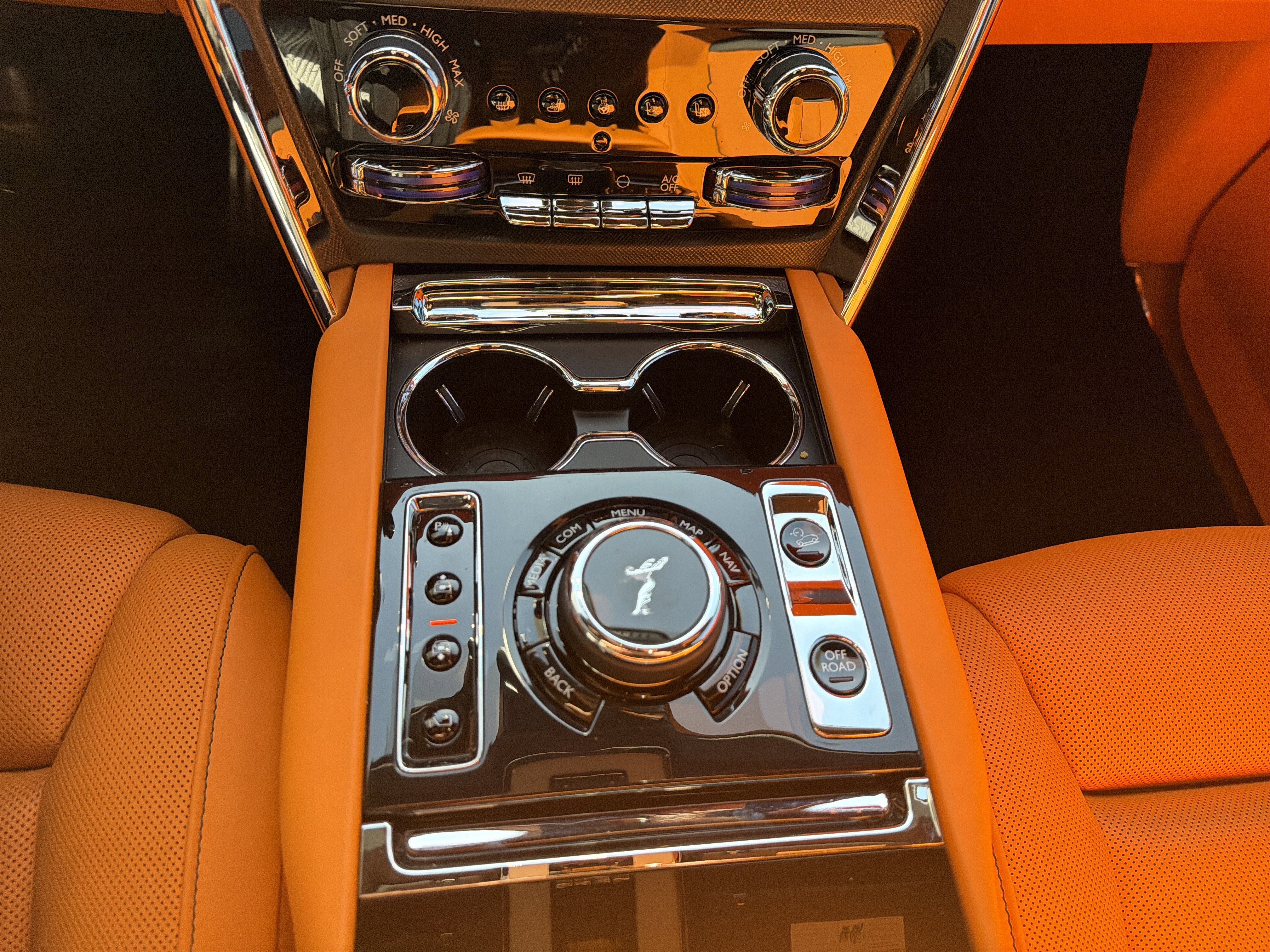 Used 2024 Rolls-Royce Cullinan w/ Dark Exterior Package image 19