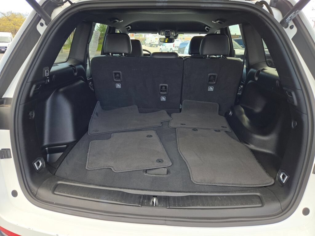 Used 2024 Jeep Grand Cherokee Altitude RWD image 19