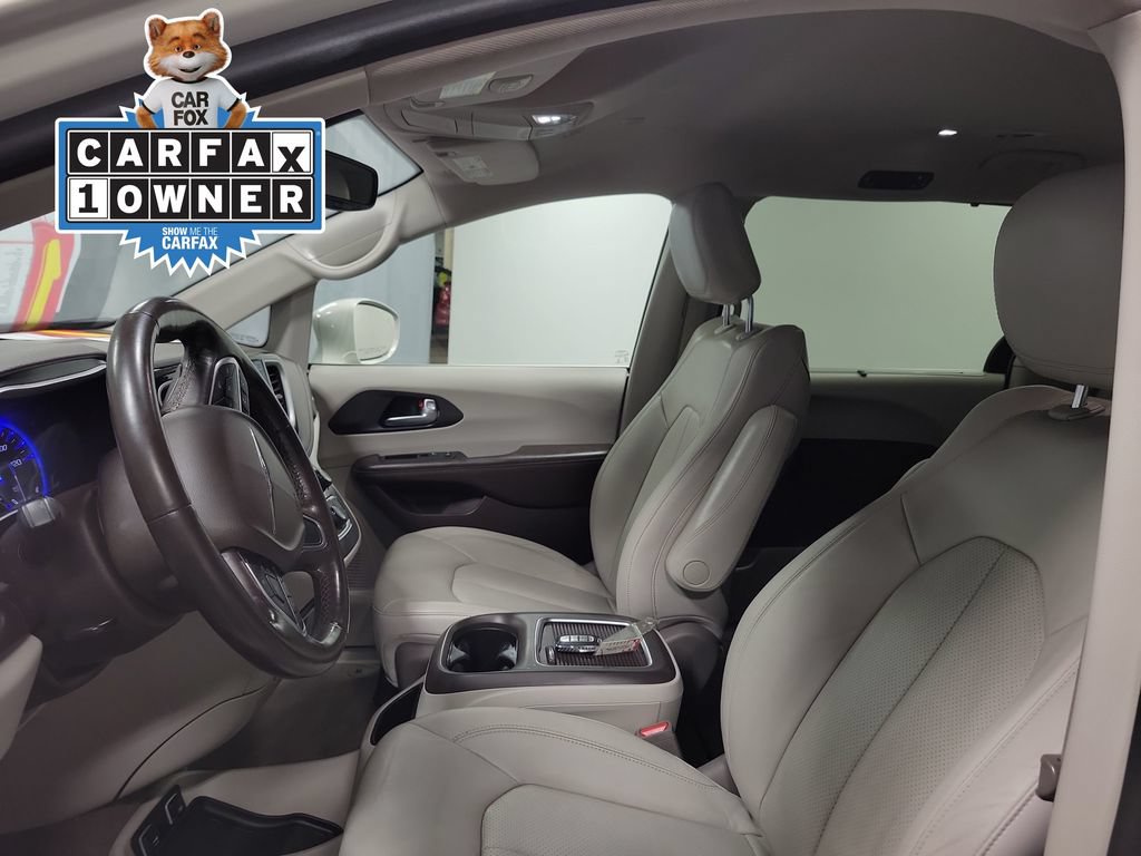 Used 2021 Chrysler Pacifica Touring-L FWD image 12