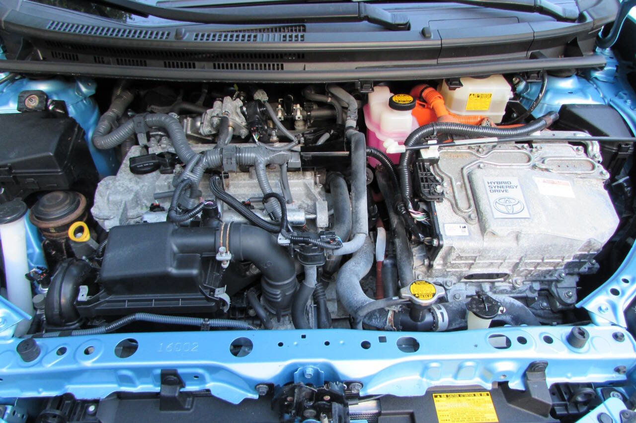 Used 2015 Toyota Prius C Two image 15