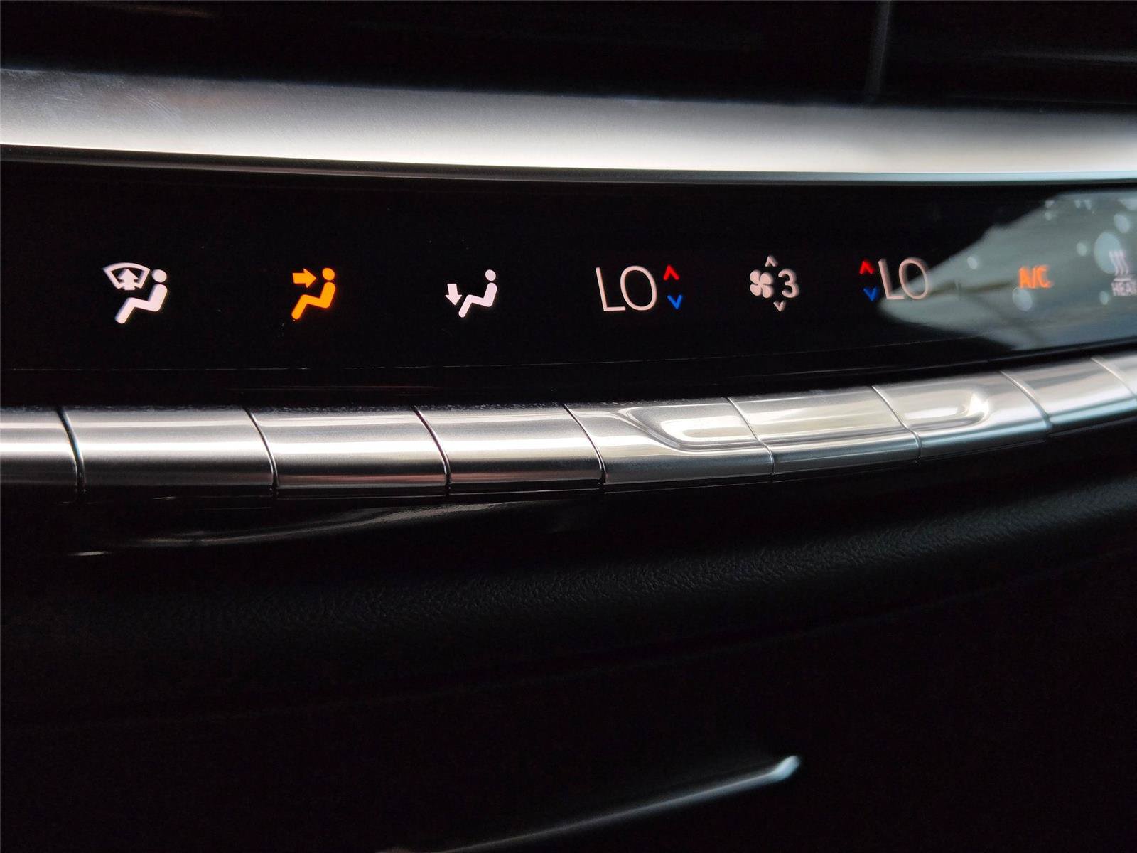 New 2026 Cadillac Lyriq Premium Luxury AWD/4WD image 22