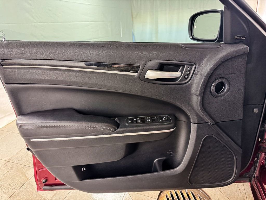 Used 2018 Chrysler 300 Limited w/ Safetytec Plus Group image 15