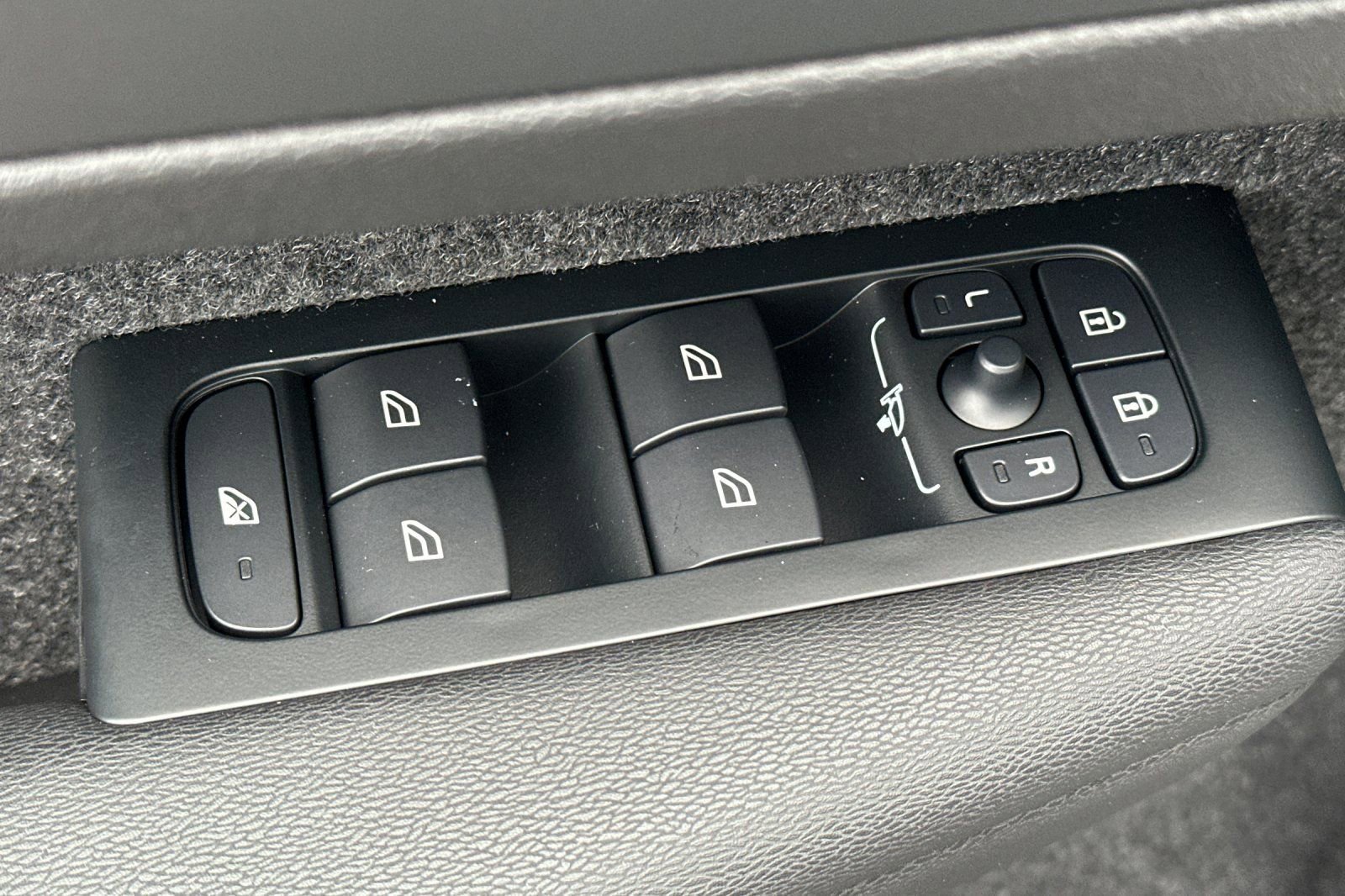 New 2026 Volvo XC40 B4 Core w/ Climate Package image 15