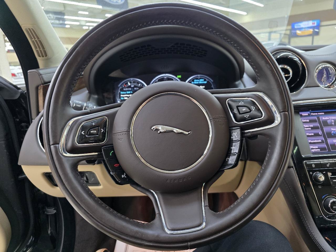 Used 2012 Jaguar XJ RWD image 31
