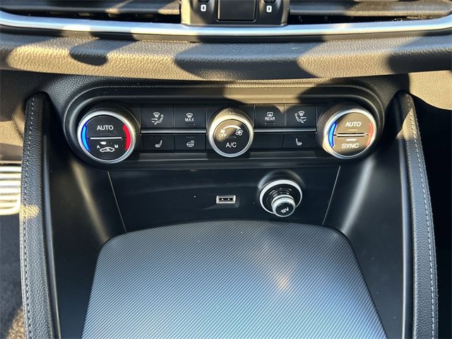 Used 2022 Alfa Romeo Stelvio Veloce image 21