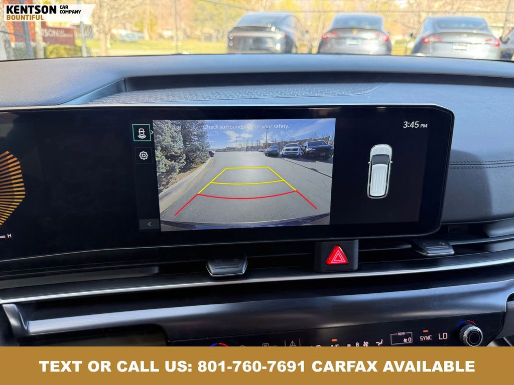 Used 2025 Kia Carnival FWD image 28