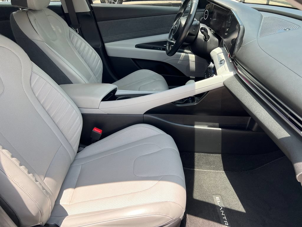 Used 2022 Hyundai Elantra Limited w/ Cargo Package FWD image 7