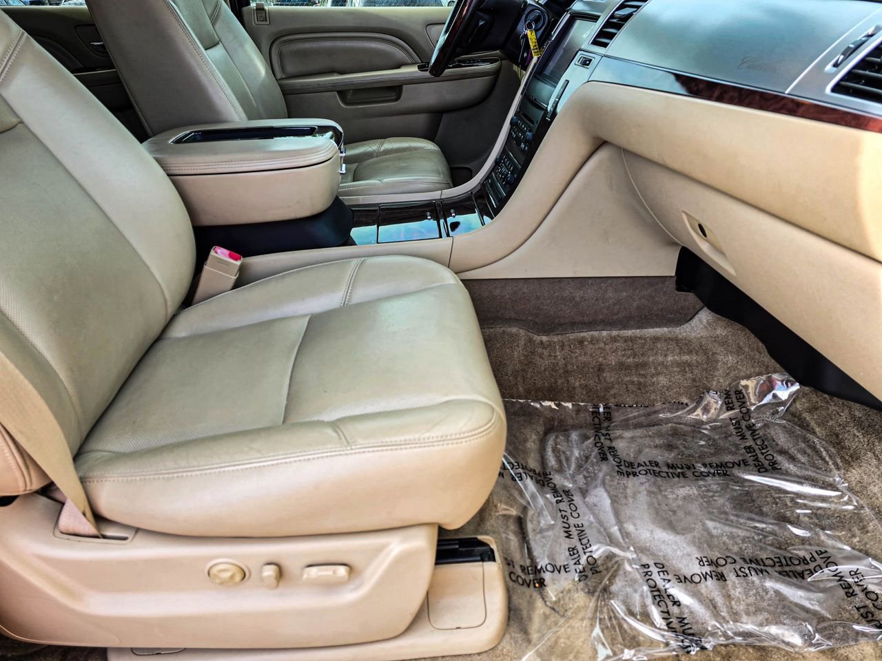 Used 2014 Cadillac Escalade Luxury AWD/4WD image 42