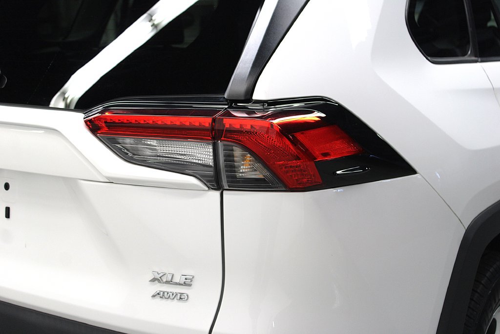 Used 2021 Toyota RAV4 XLE AWD/4WD image 34