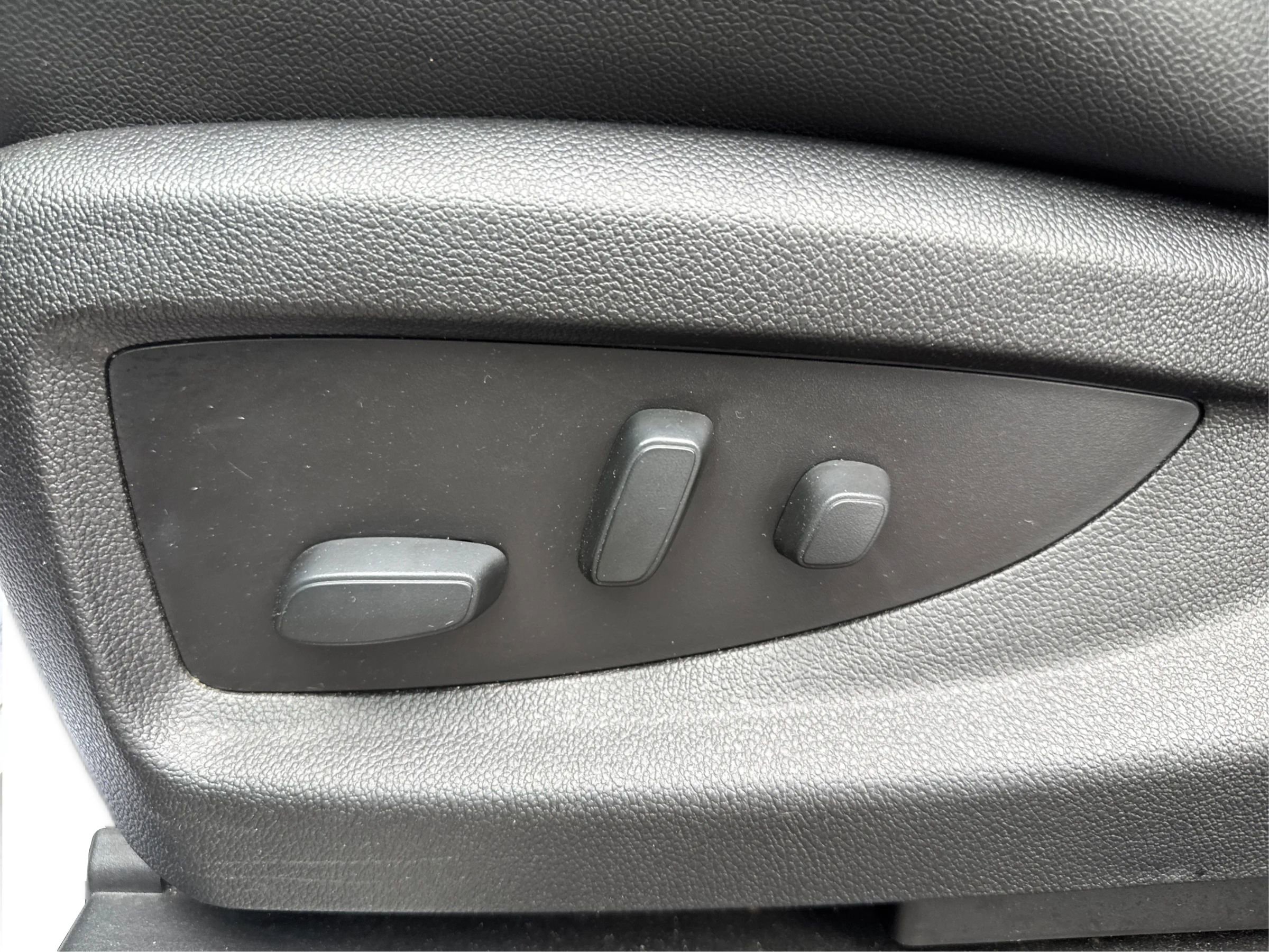 Used 2018 Chevrolet Suburban LT image 22