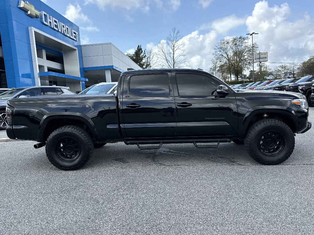 Used 2023 Toyota Tacoma SR5 w/ Technology Package AWD/4WD image 2