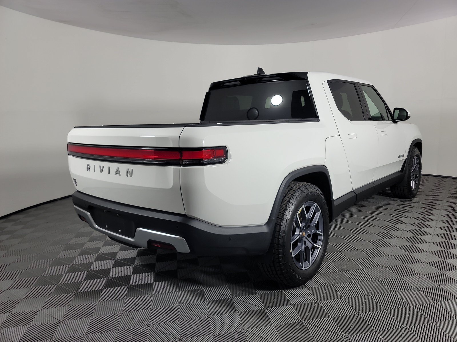 Used 2023 Rivian R1T Adventure AWD/4WD image 5