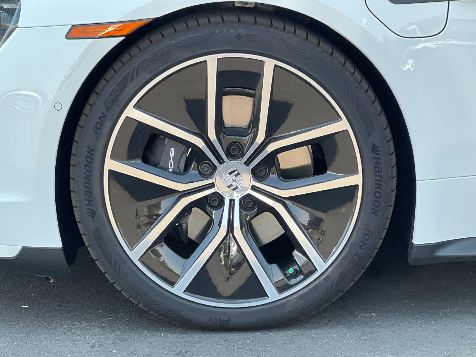 New 2026 Porsche Taycan AWD/4WD image 26
