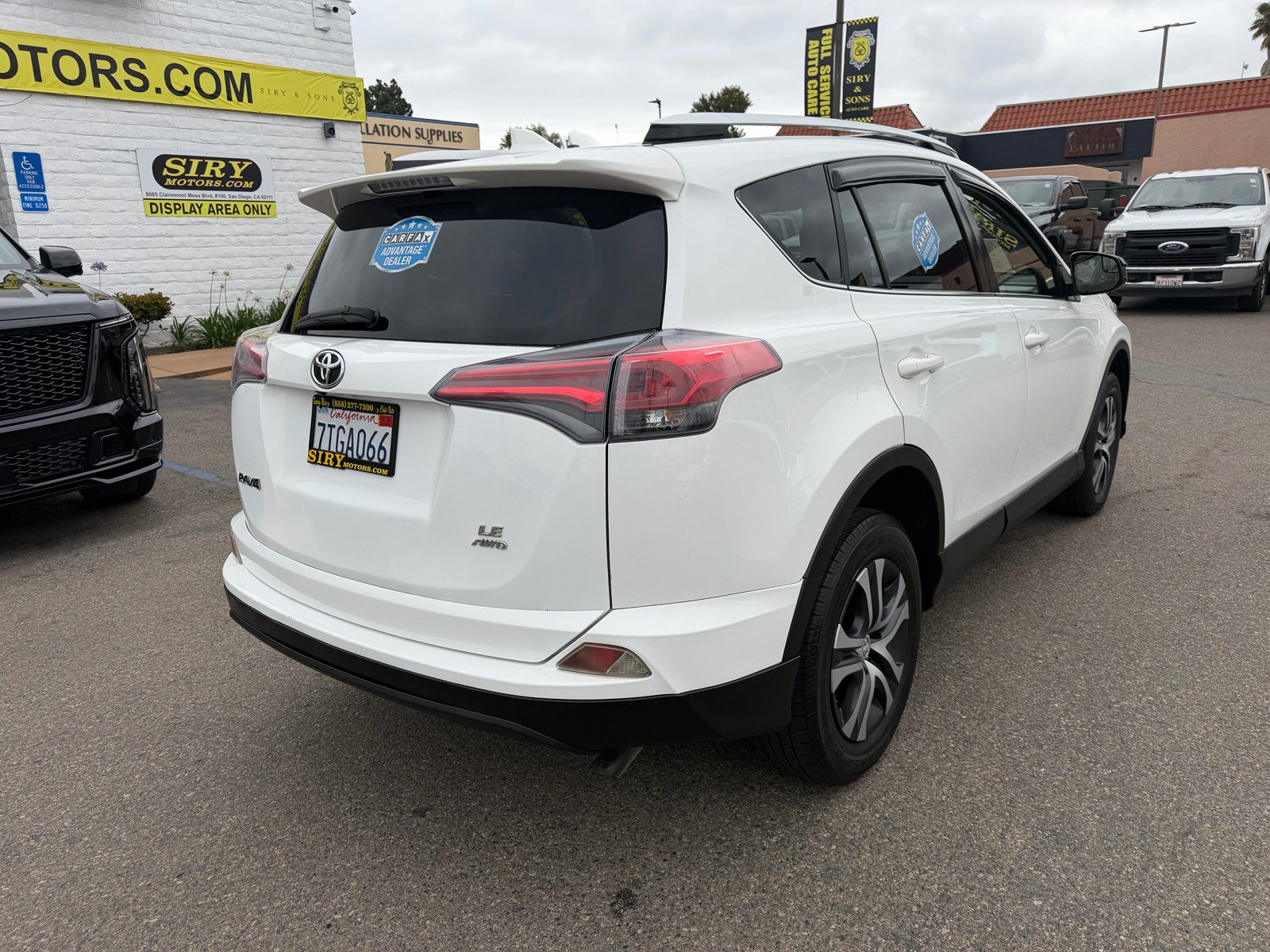 Used 2016 Toyota RAV4 LE AWD/4WD image 3