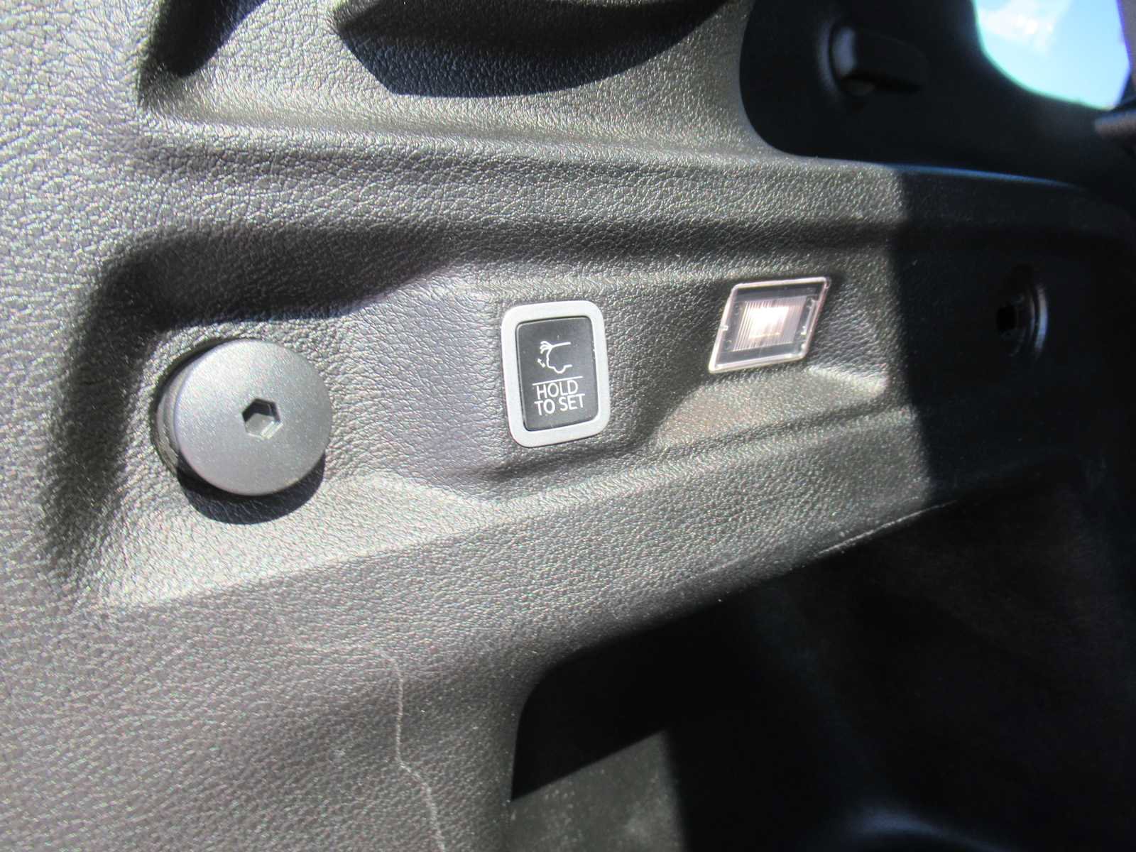 Used 2023 Jeep Grand Cherokee L Laredo image 6