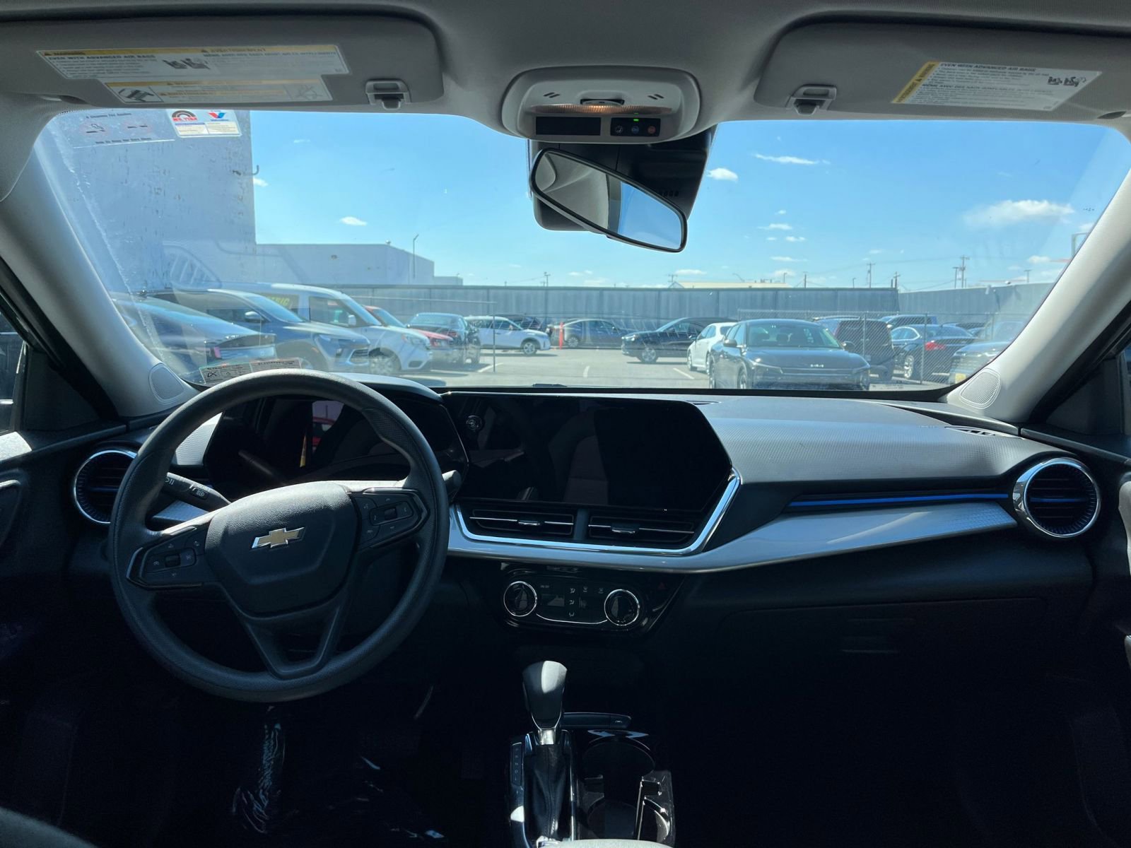 Used 2025 Chevrolet Trax LT FWD image 33