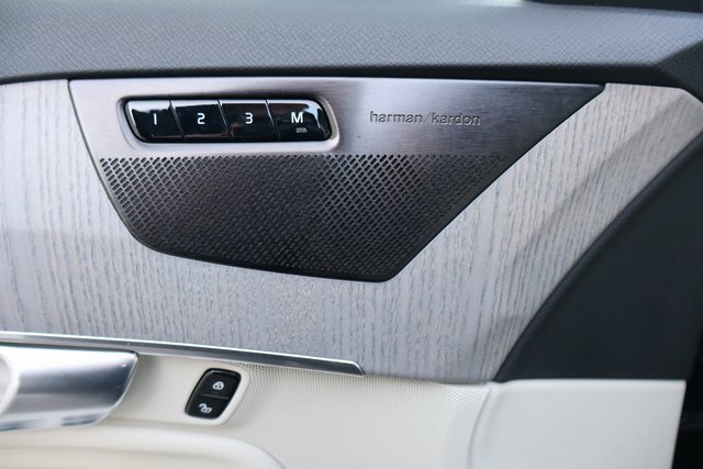 Used 2025 Volvo XC90 B6 Plus w/ Protection Package Premier image 19