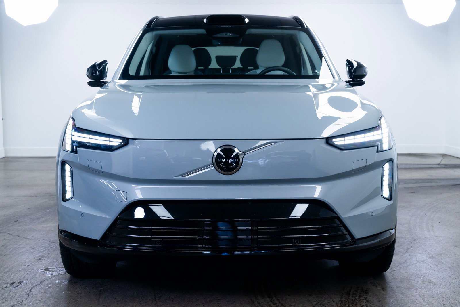 Used 2025 Volvo EX90 Ultra image 2