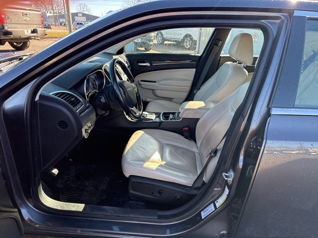 Used 2016 Chrysler 300 Limited w/ Driver Convenience Group image 11