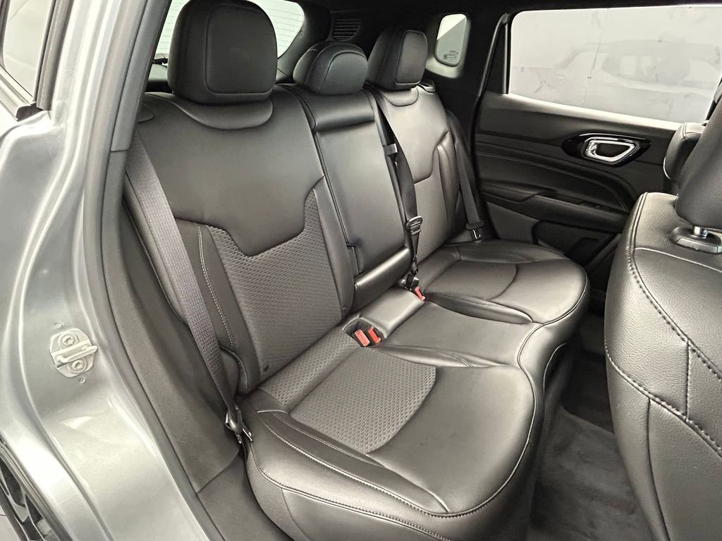 Used 2022 Jeep Compass Latitude FWD image 38