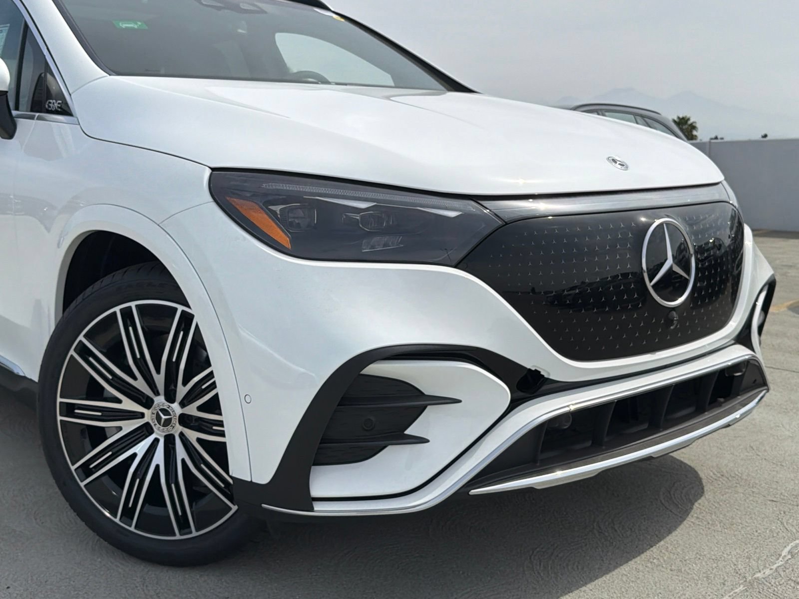 New 2027 Mercedes-Benz EQE 320 4MATIC SUV image 3