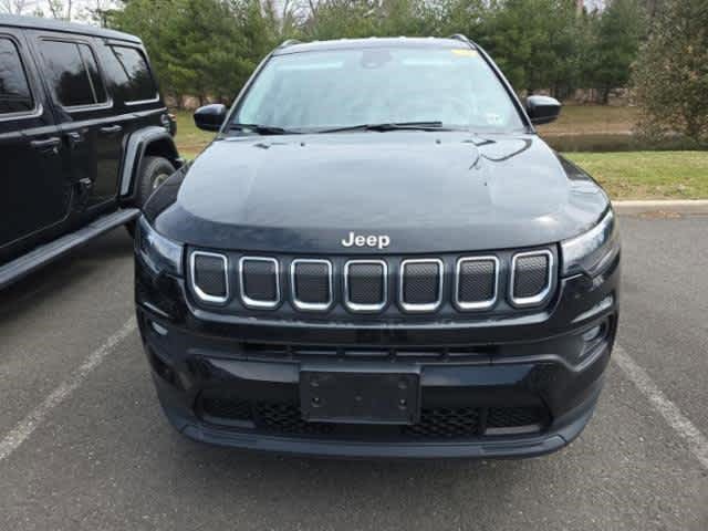 Used 2022 Jeep Compass Latitude image 3