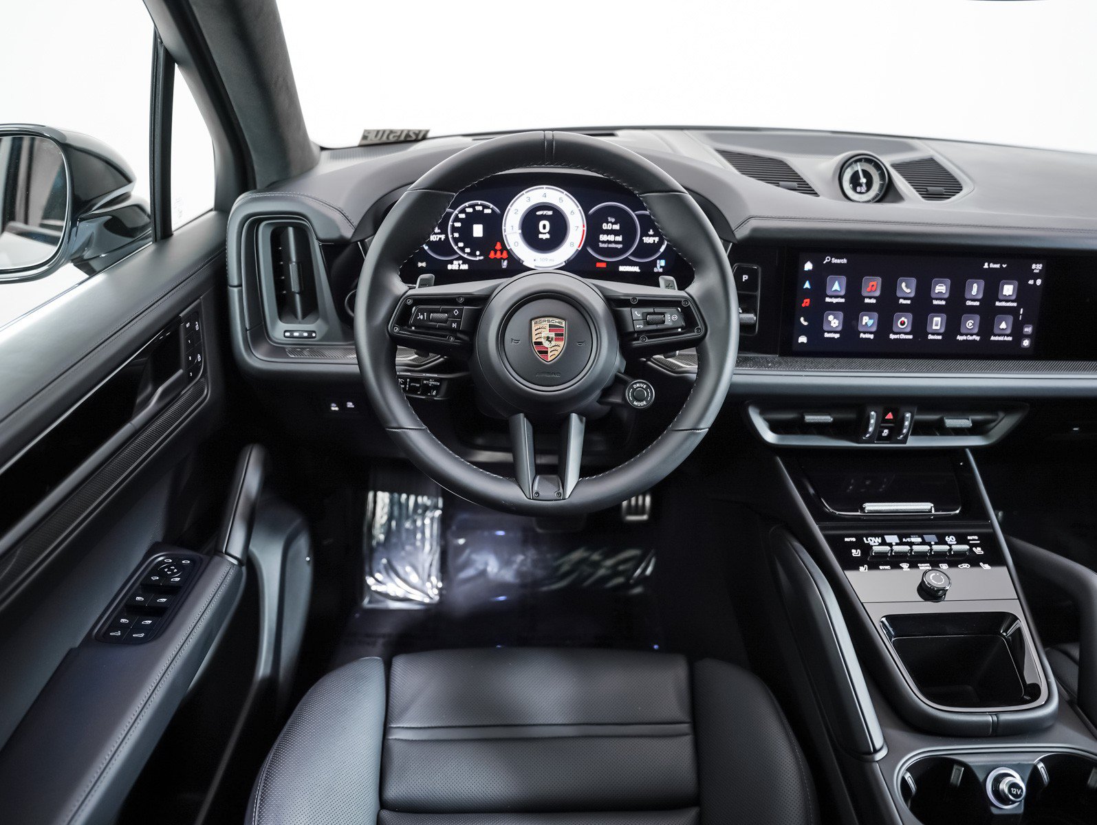 Certified 2025 Porsche Cayenne GTS AWD/4WD image 16
