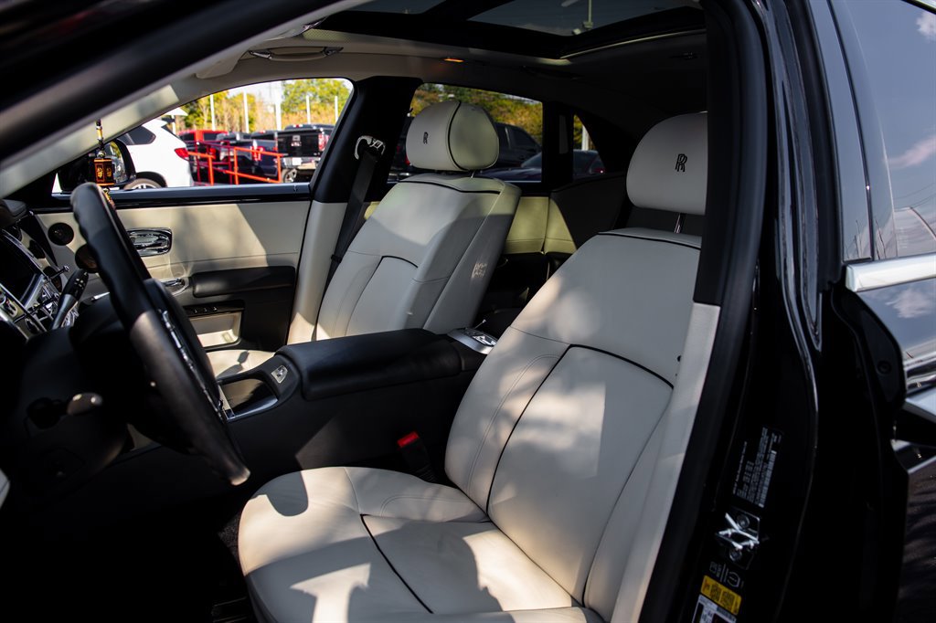 Used 2014 Rolls-Royce Ghost image 36