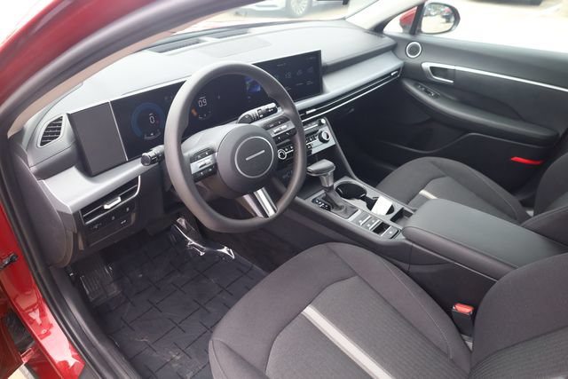 Certified 2025 Hyundai Sonata SE FWD image 9