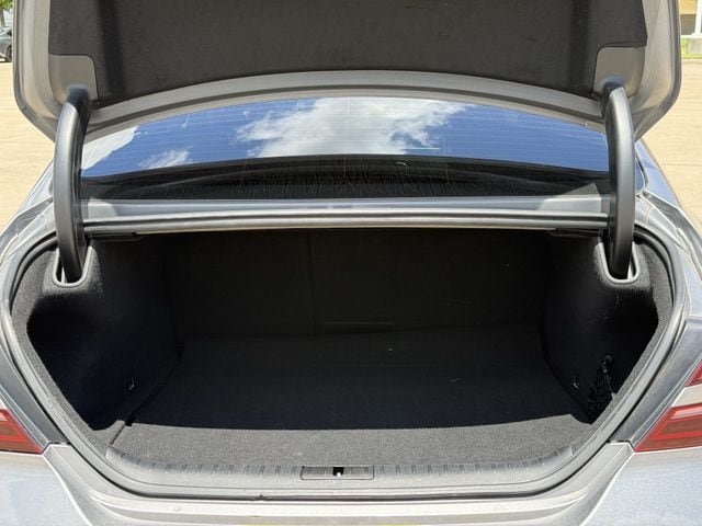 Used 2022 Genesis G70 3.3T RWD image 31