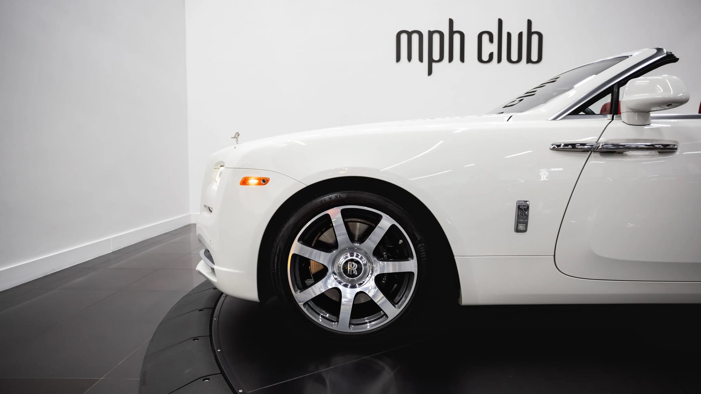 Used 2017 Rolls-Royce Dawn RWD image 32