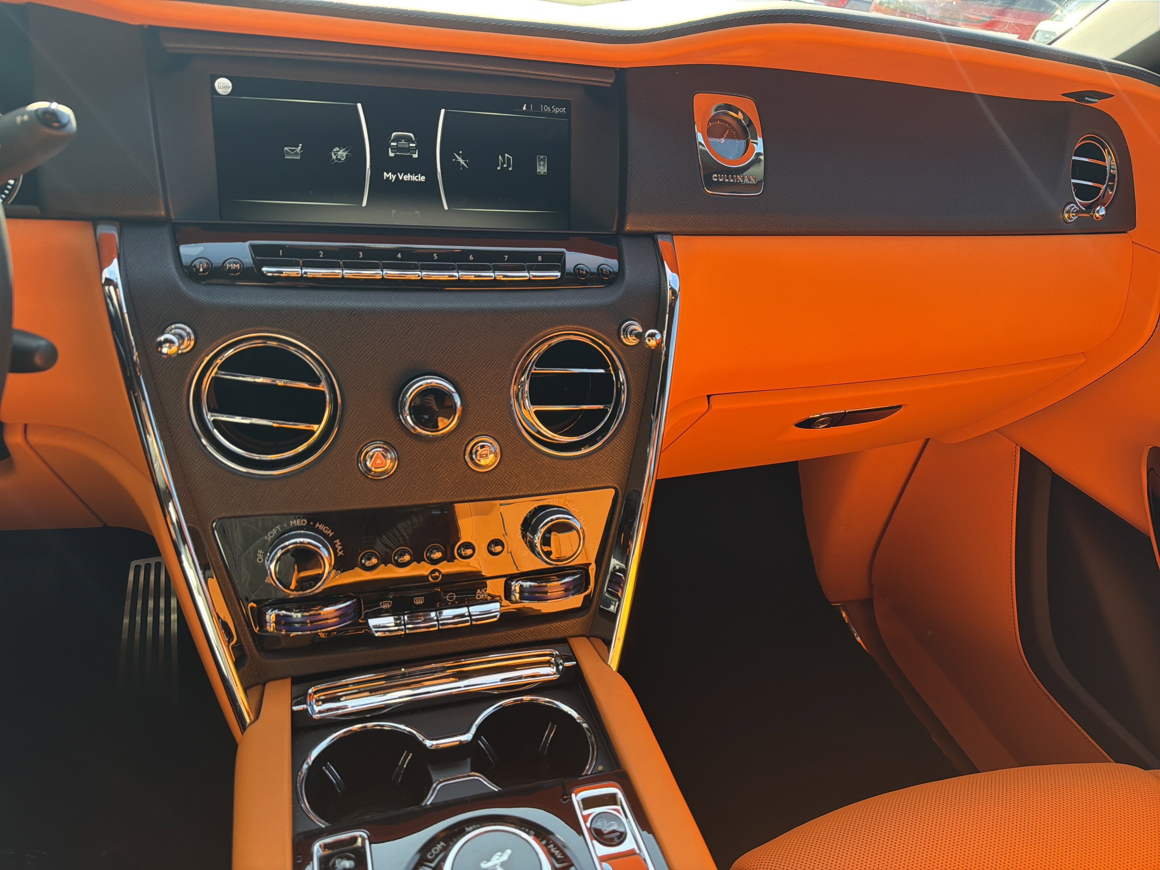 Used 2024 Rolls-Royce Cullinan w/ Dark Exterior Package image 25