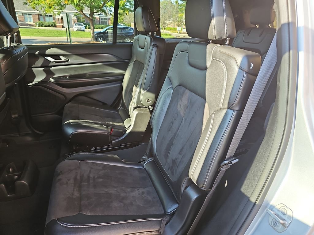 Certified 2023 Jeep Grand Cherokee L Laredo image 17