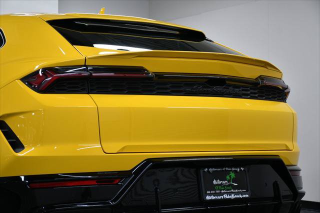 Used 2025 Lamborghini Urus SE AWD/4WD image 12