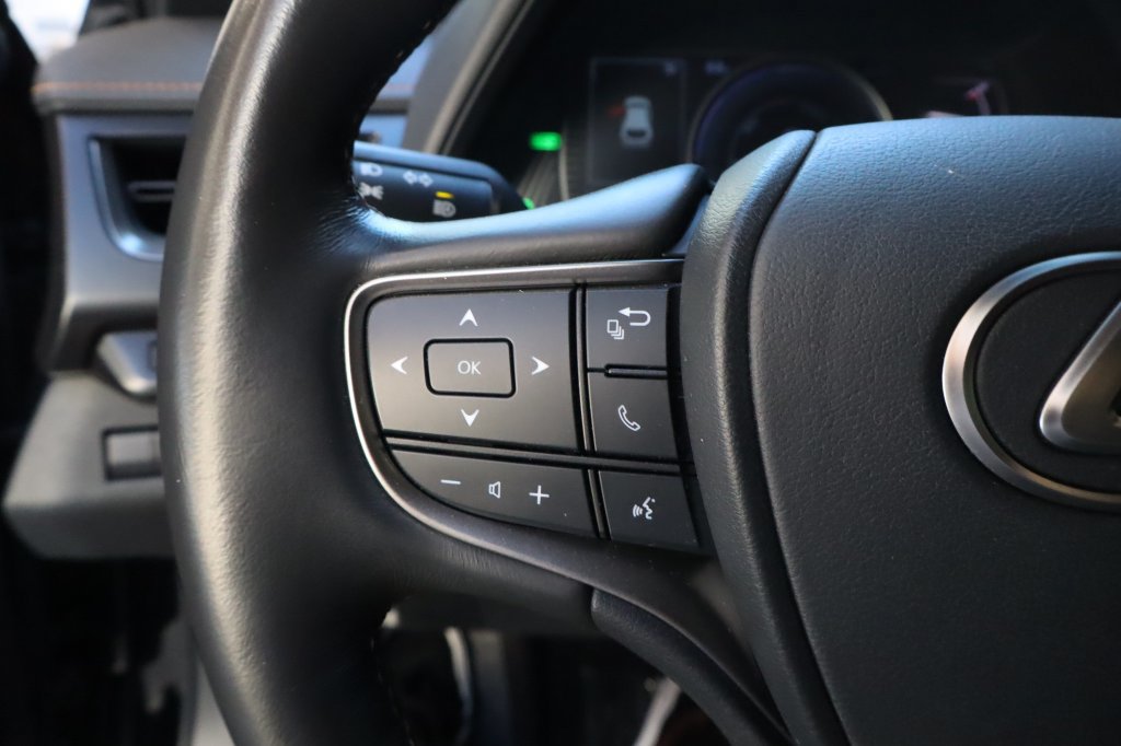 Used 2020 Lexus UX 250h w/ Premium Package AWD/4WD image 22