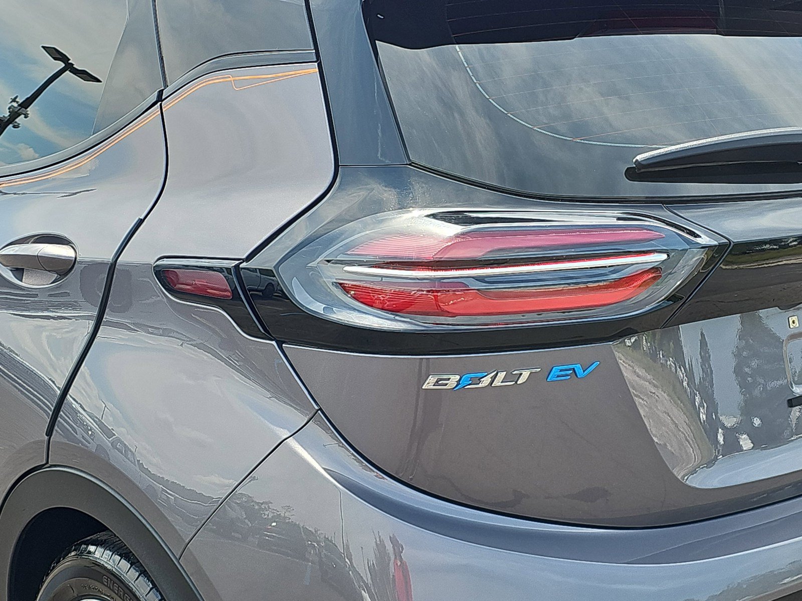 Used 2022 Chevrolet Bolt LT FWD image 30