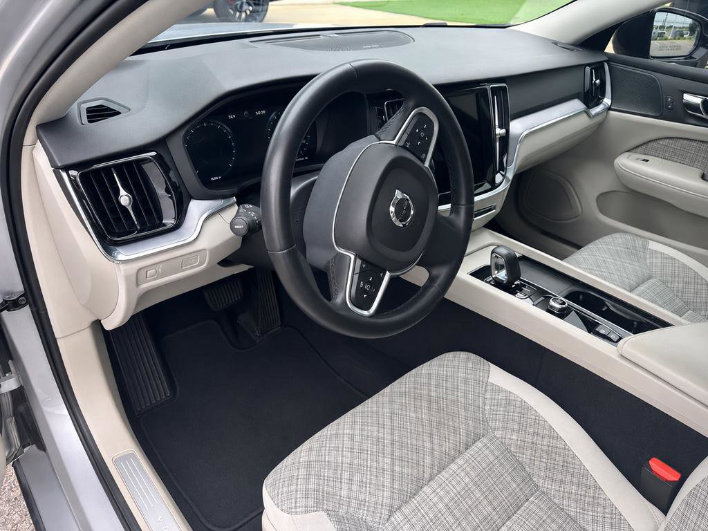 Used 2022 Volvo S60 B5 Momentum FWD image 5