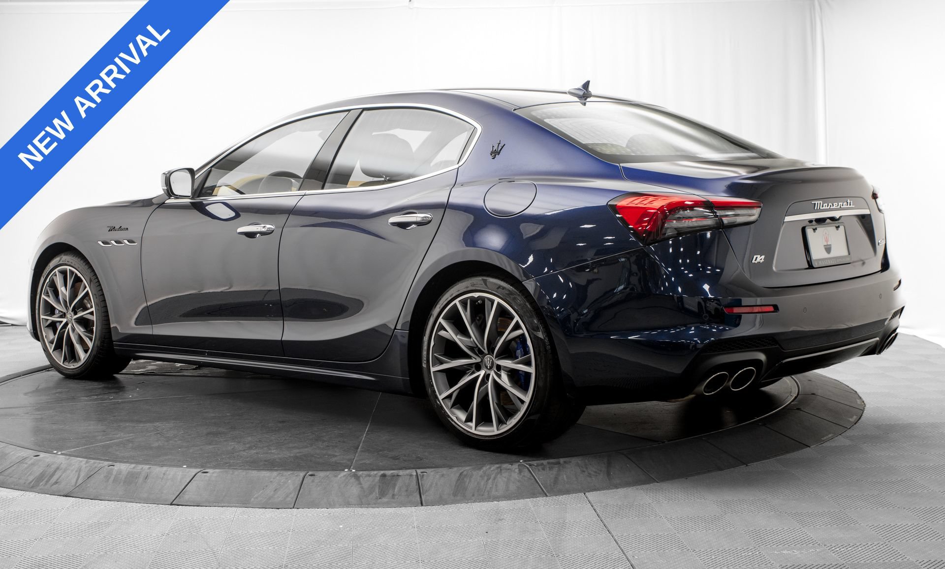 Used 2023 Maserati Ghibli Modena Q4 AWD/4WD image 5