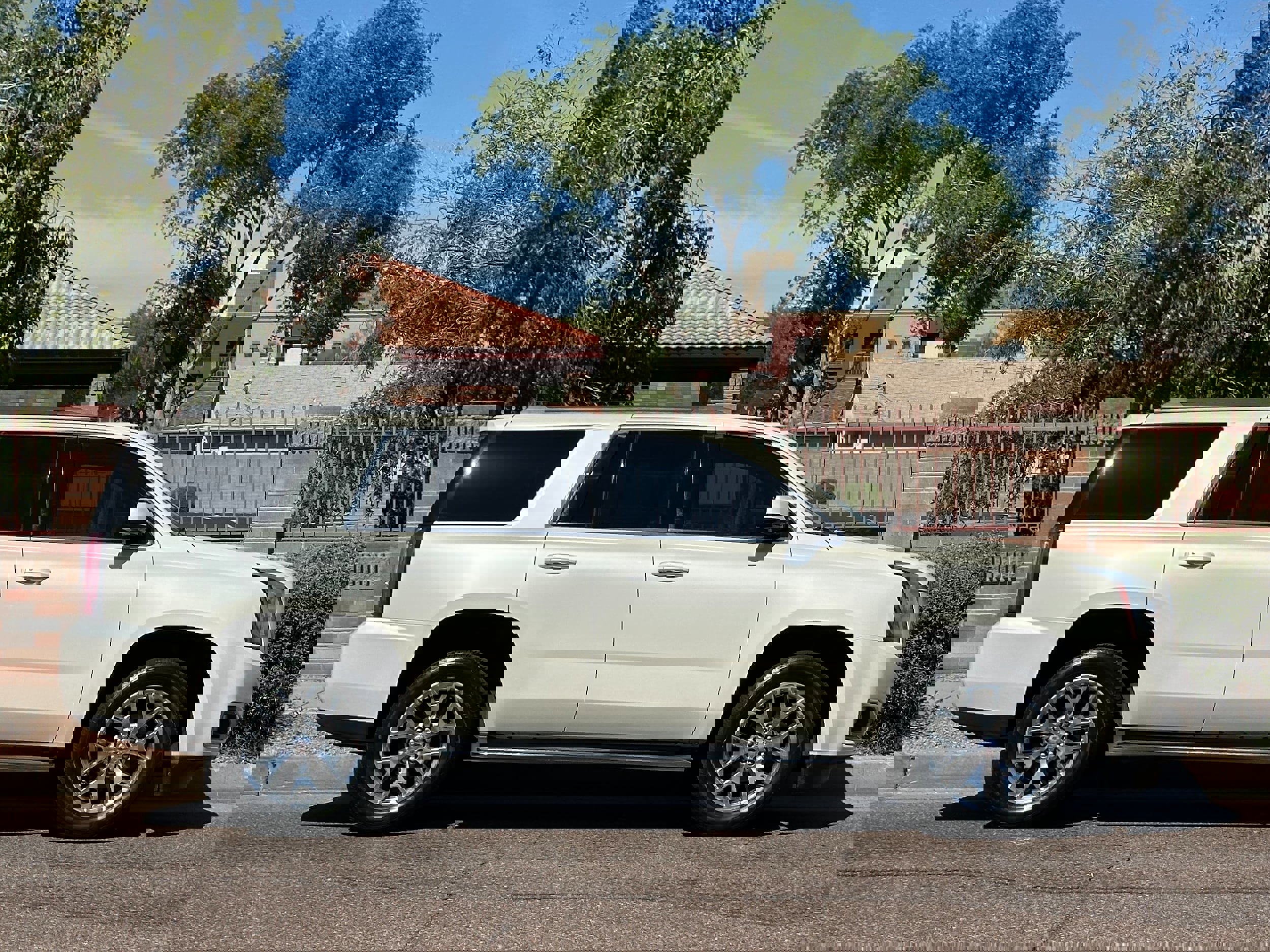 Used 2015 GMC Yukon SLT w/ Open Road Package AWD/4WD image 9