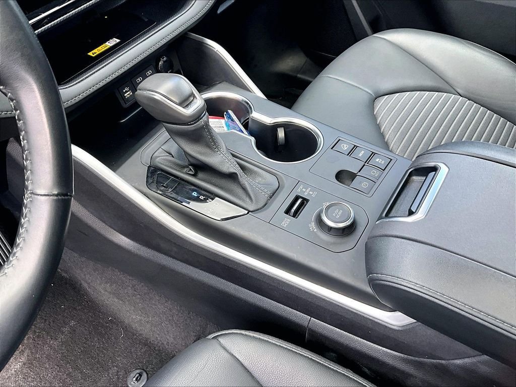 Used 2023 Toyota Highlander XSE AWD/4WD image 21