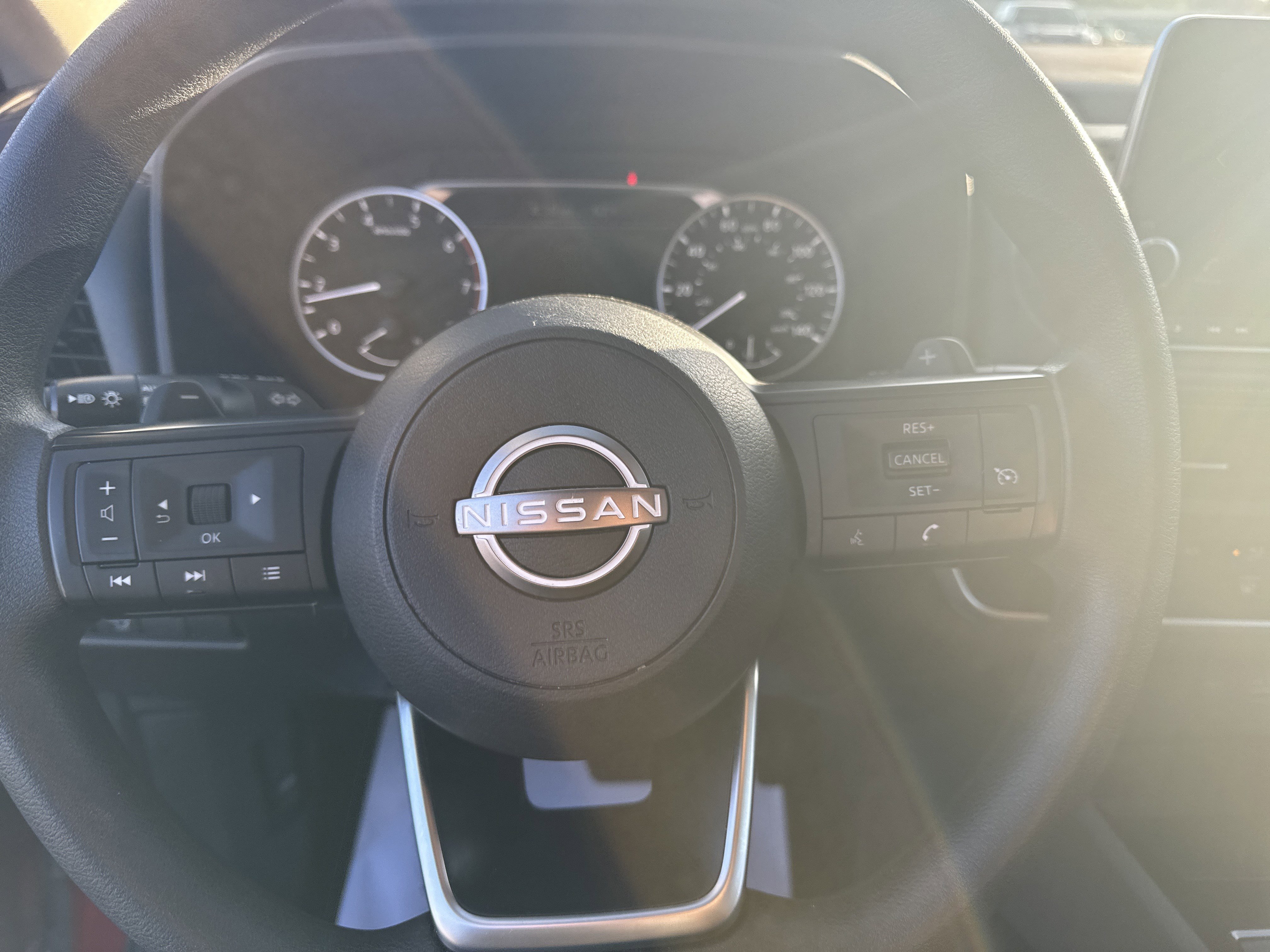 Used 2023 Nissan Rogue S image 17