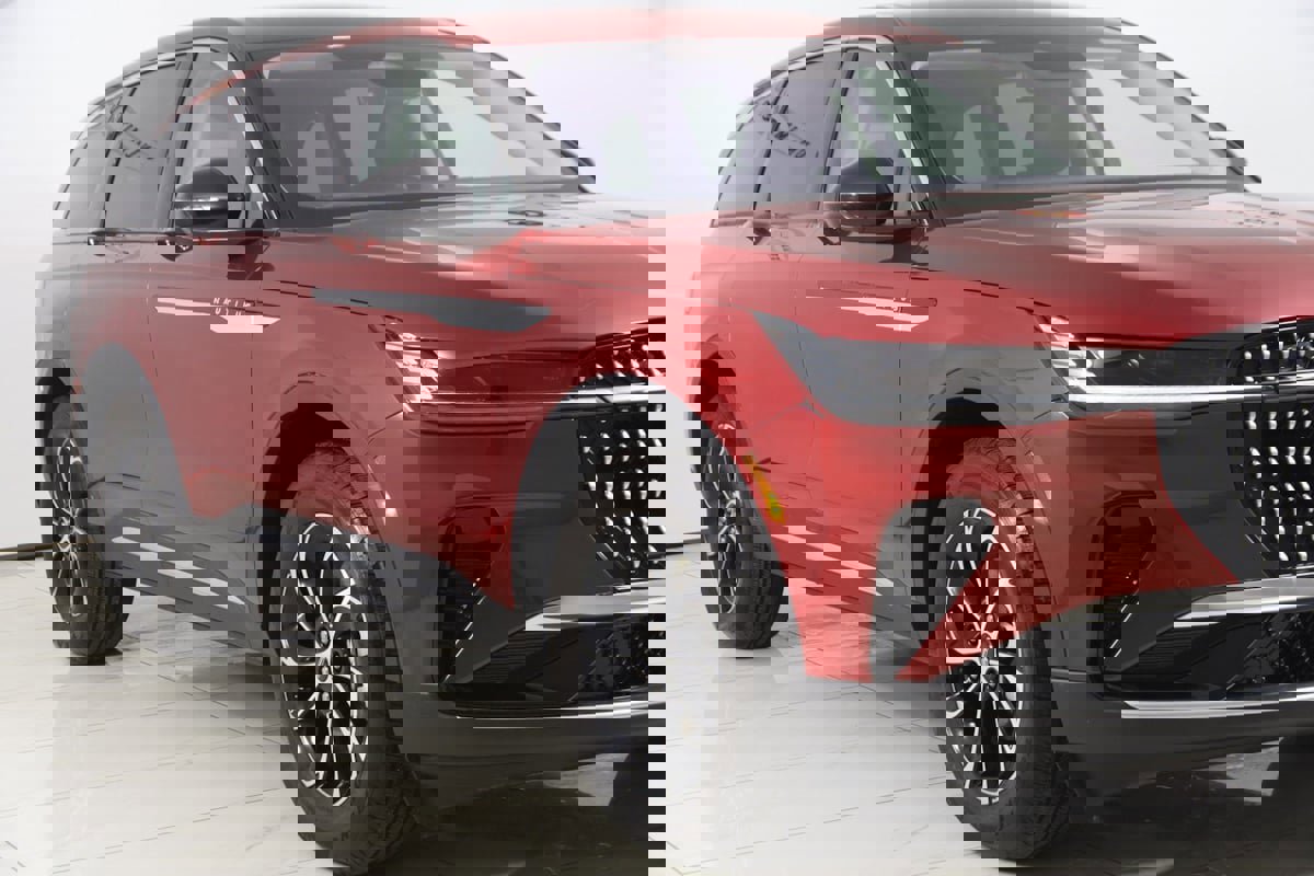 Used 2025 Lincoln Nautilus Premier image 45