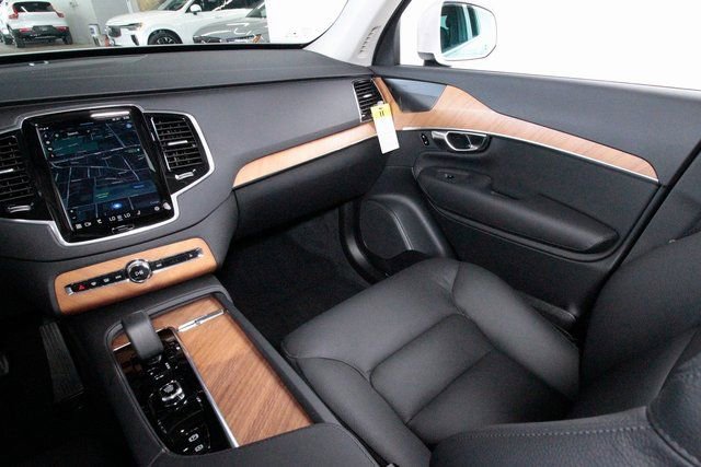 Used 2025 Volvo XC90 B6 Plus w/ Protection Package Premier image 9