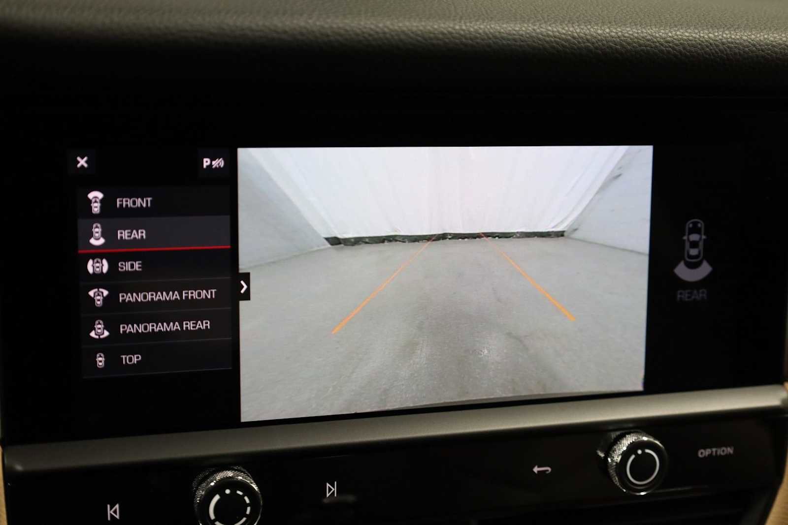 Certified 2024 Porsche Macan AWD/4WD image 34