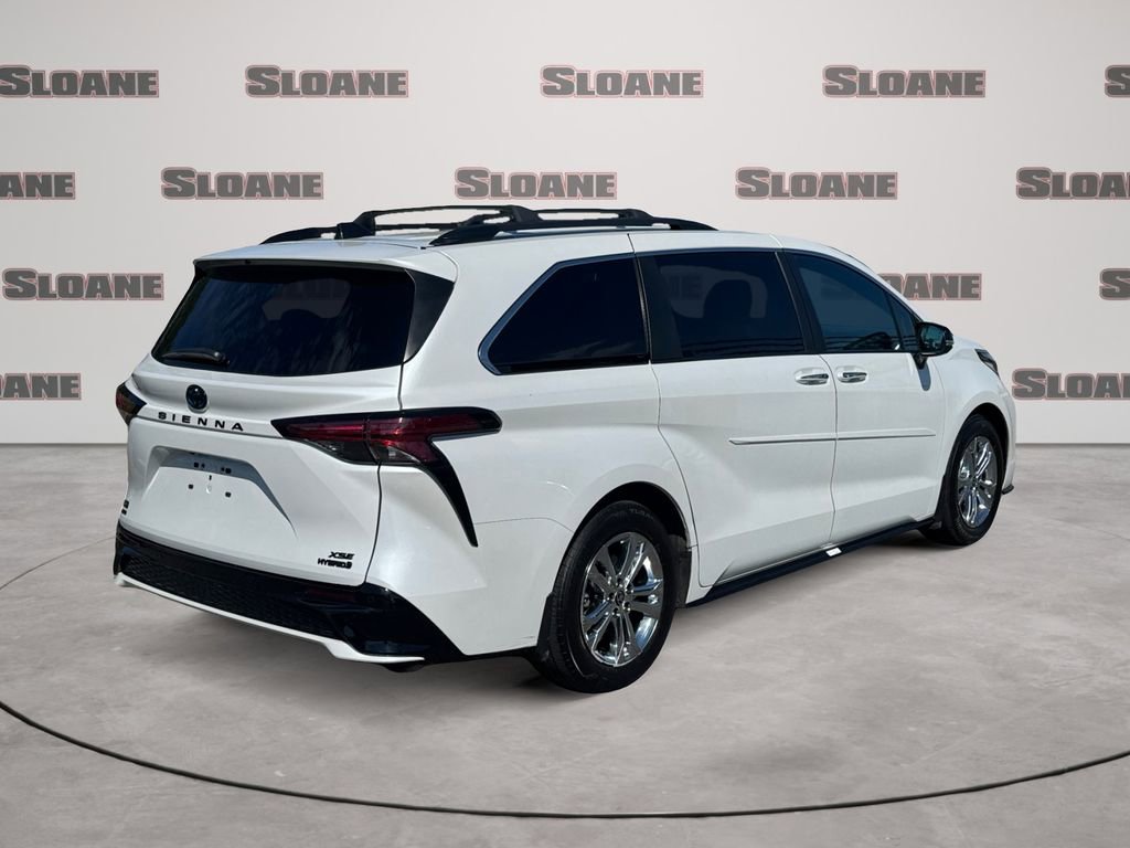 Used 2023 Toyota Sienna XSE AWD/4WD image 5