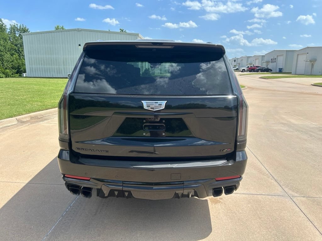 Used 2025 Cadillac Escalade ESV V w/ LPO, ONYX Package AWD/4WD image 4
