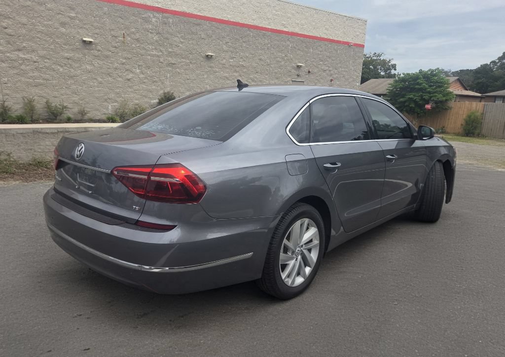 Used 2018 Volkswagen Passat 2.0T SE FWD image 4