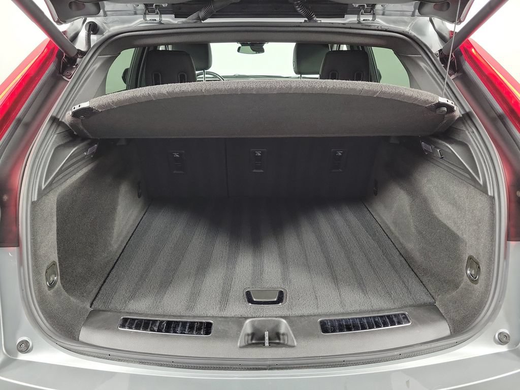 Certified 2025 Cadillac XT4 Premium Luxury FWD image 8