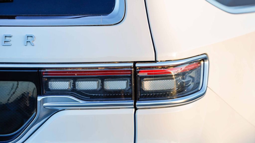 Used 2024 Jeep Grand Wagoneer L 4WD image 10