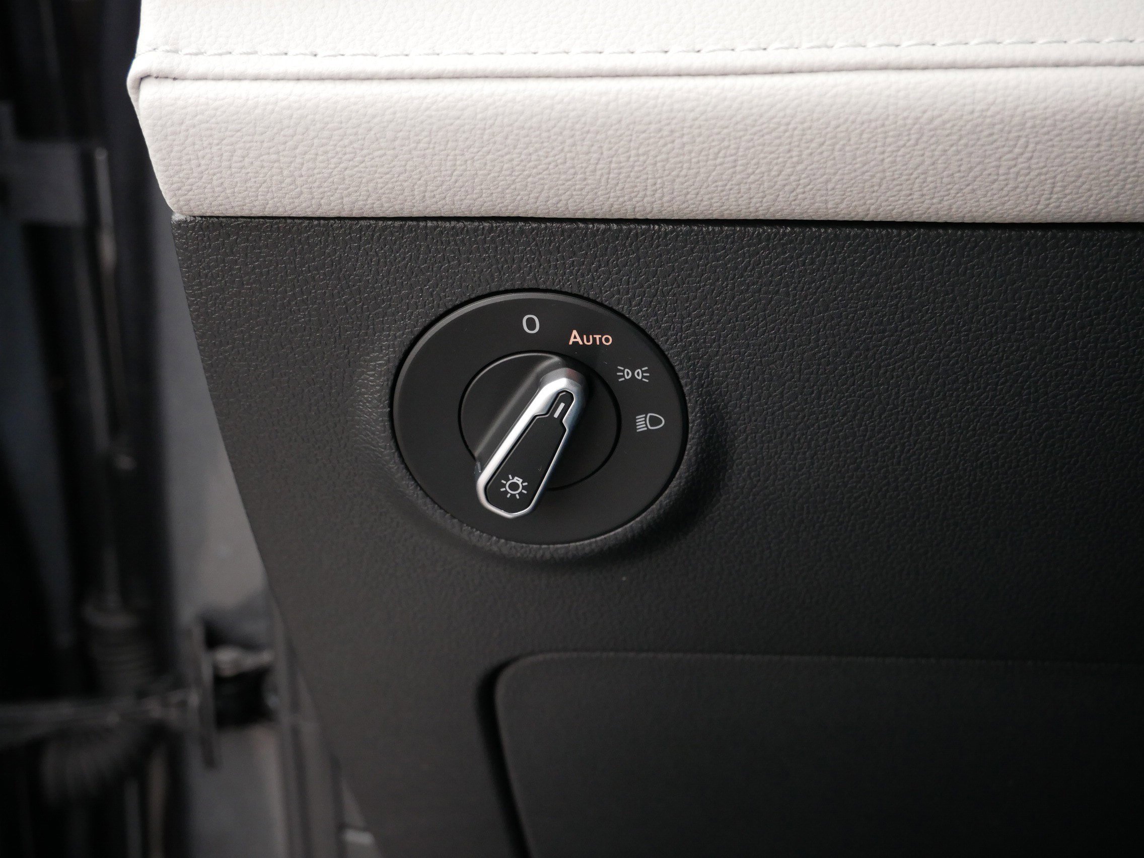 Certified 2025 Volkswagen Taos SEL image 27